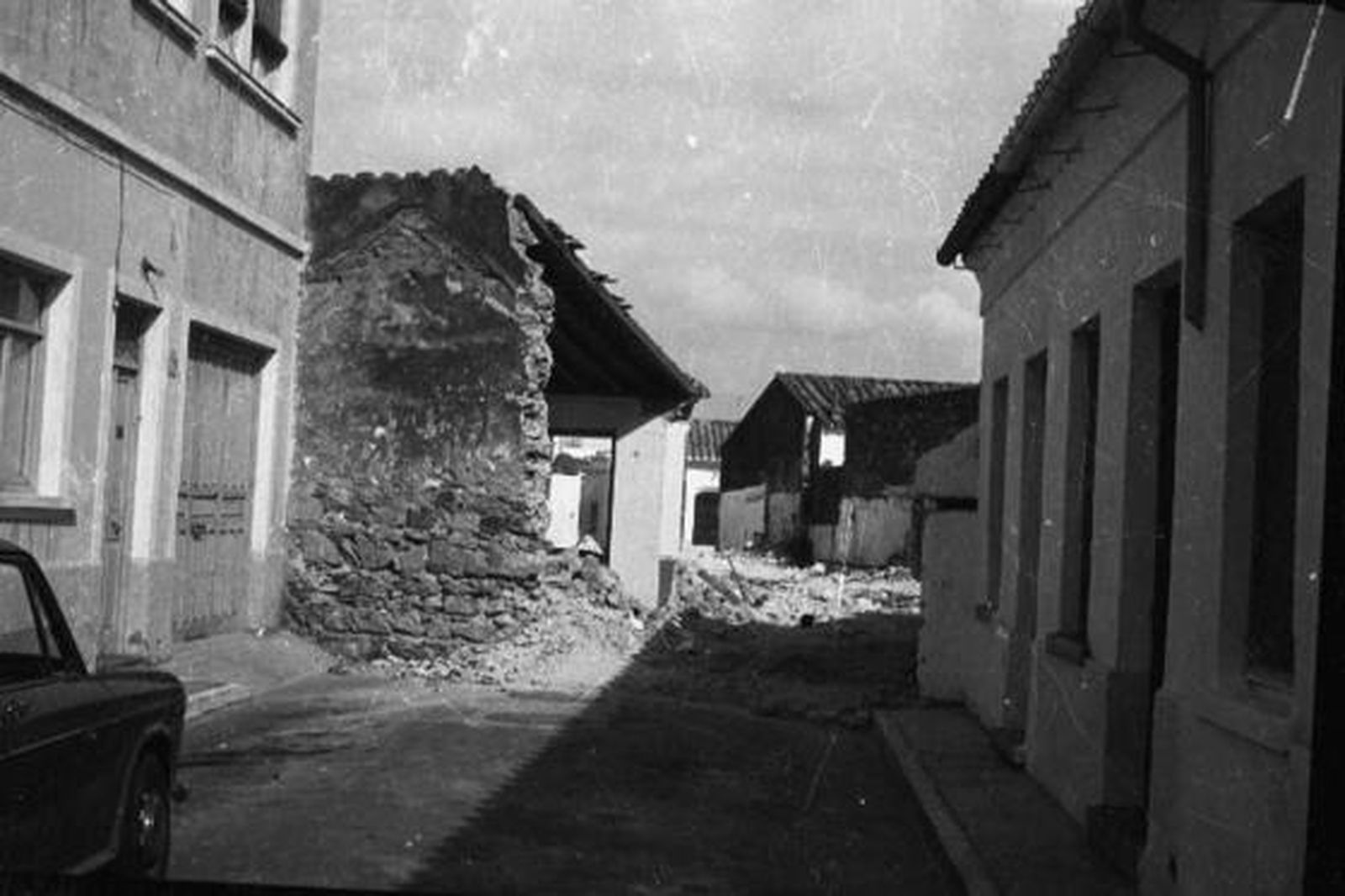 La céntrica calle linense estuvo llena de vida y comercios en otros tiempo.

Foto: Grupo de Facebook La Línea en Blanco y Negro