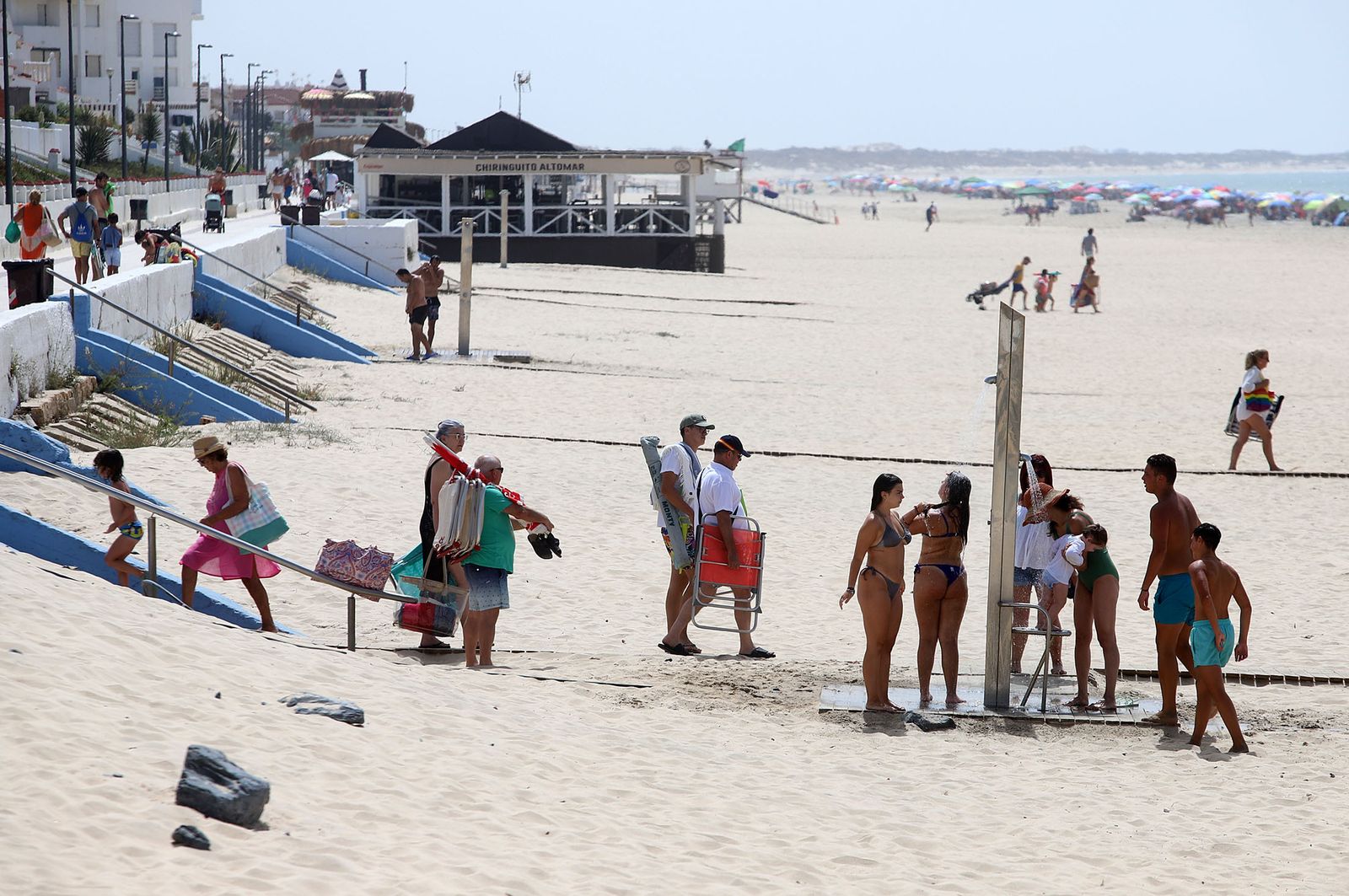 Imágenes del caluroso fin de semana en las playas de Huelva