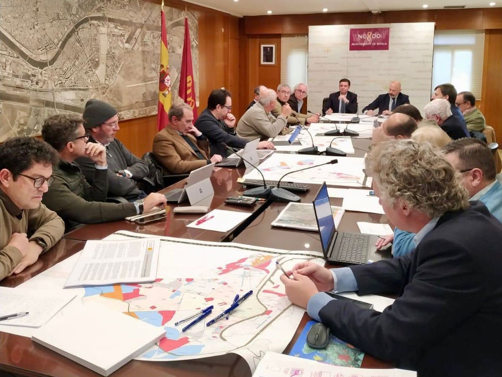 Primera reunión celebrada de la Comisión de Seguimiento del PGOU de Sevilla.