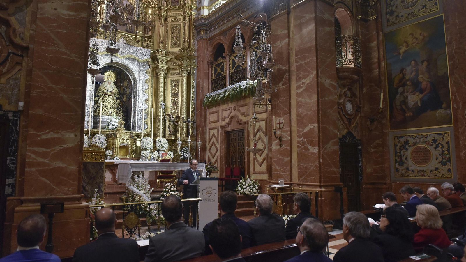 Interior de la Basílica de la Macarena.