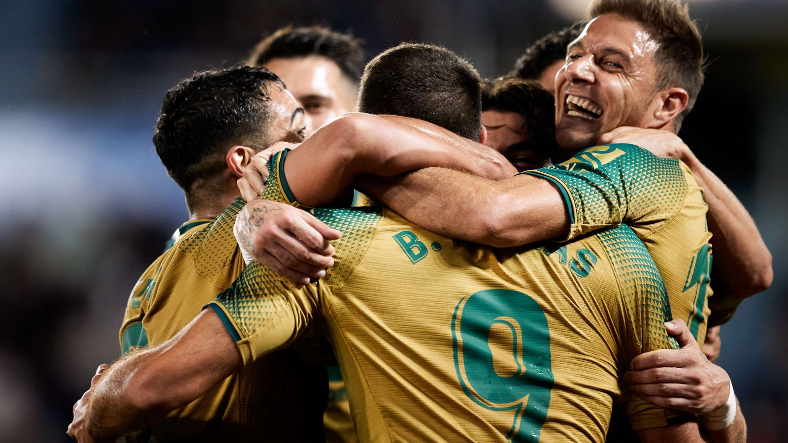 Los jugadores del Betis celebran el 0-1.