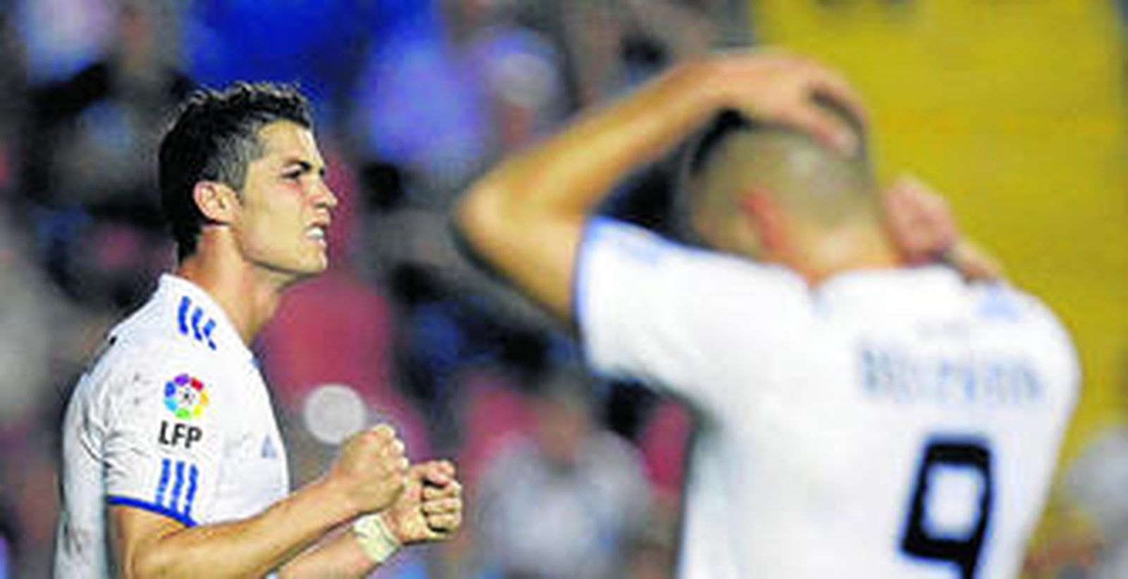 El luso del Real Madrid Cristiano Ronaldo se lamenta tras desperdiciar una ocasión.