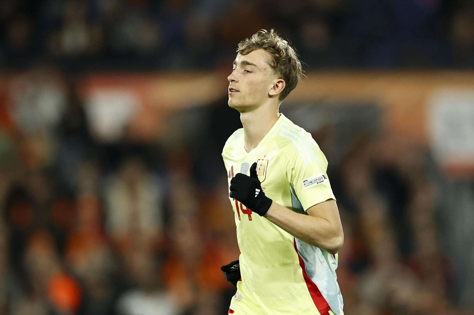 Dean Huijsen debuta con España: "Sumamos uno más a la familia"