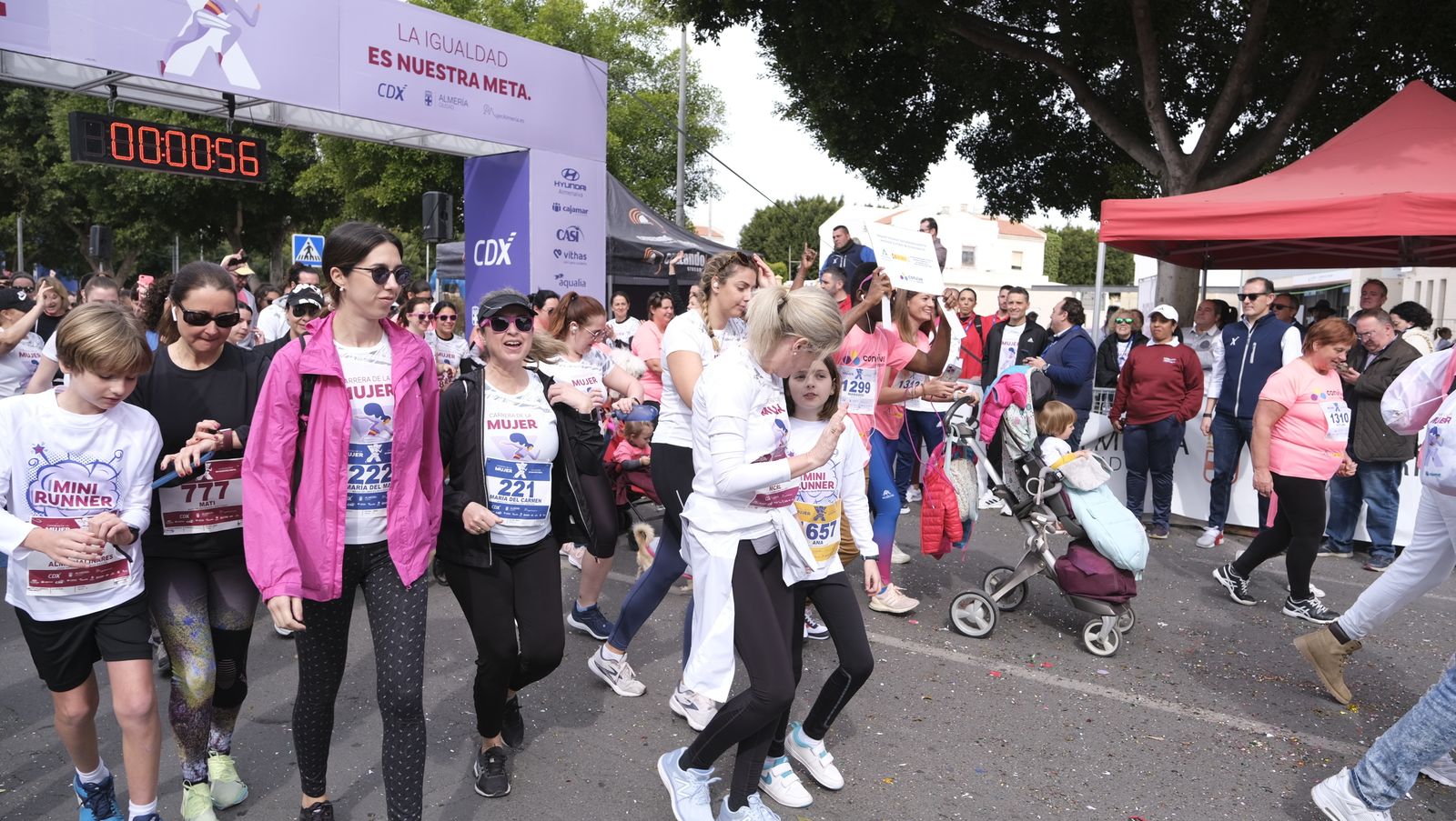 Imágenes de la Carrera de la Mujer 2023 en Almería