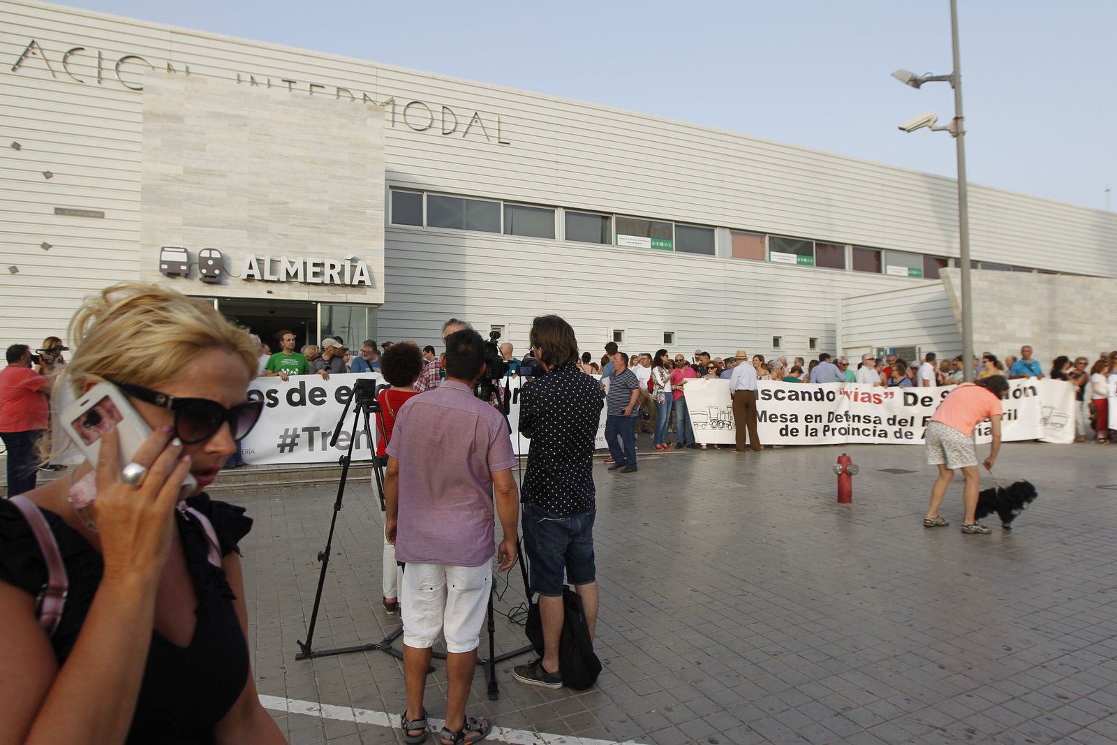 Fotogalería manifestación Mesa del Ferrocarril de Almería