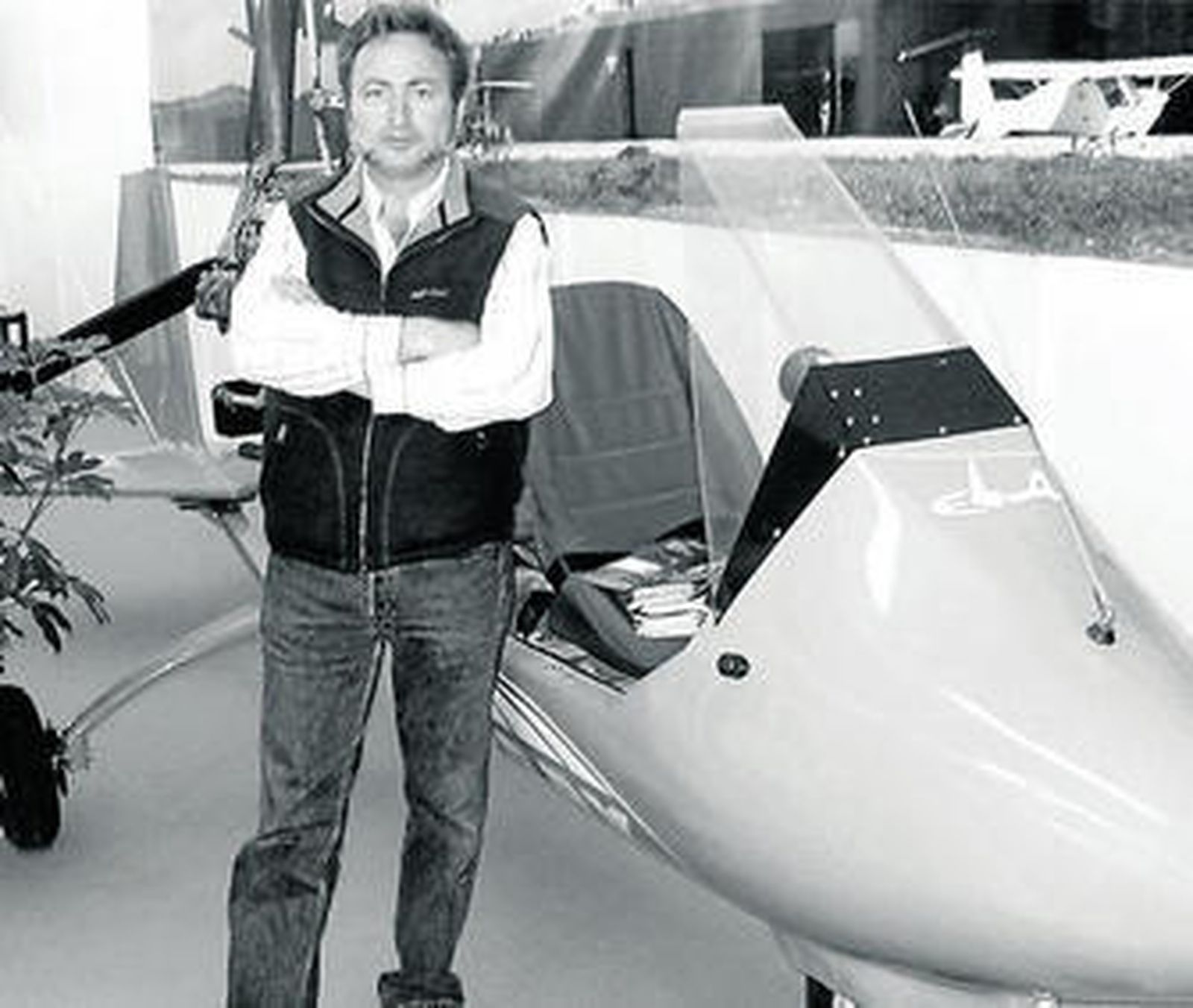 Manuel Muñoz Sevillita, junto a uno de sus autogiros en una imagen de archivo.