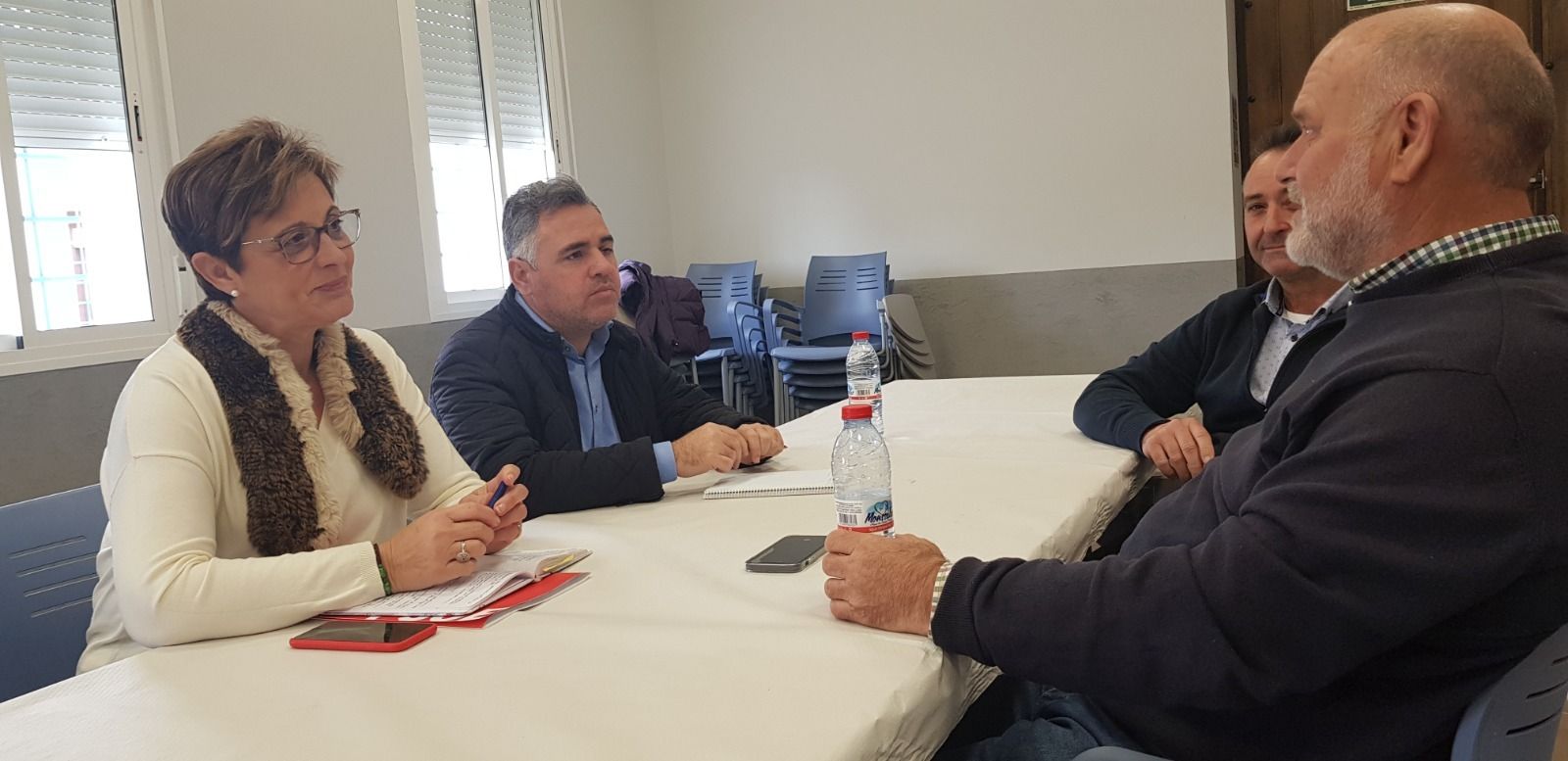 Valverde y Ruano con los representantes de Cuatro Vegas