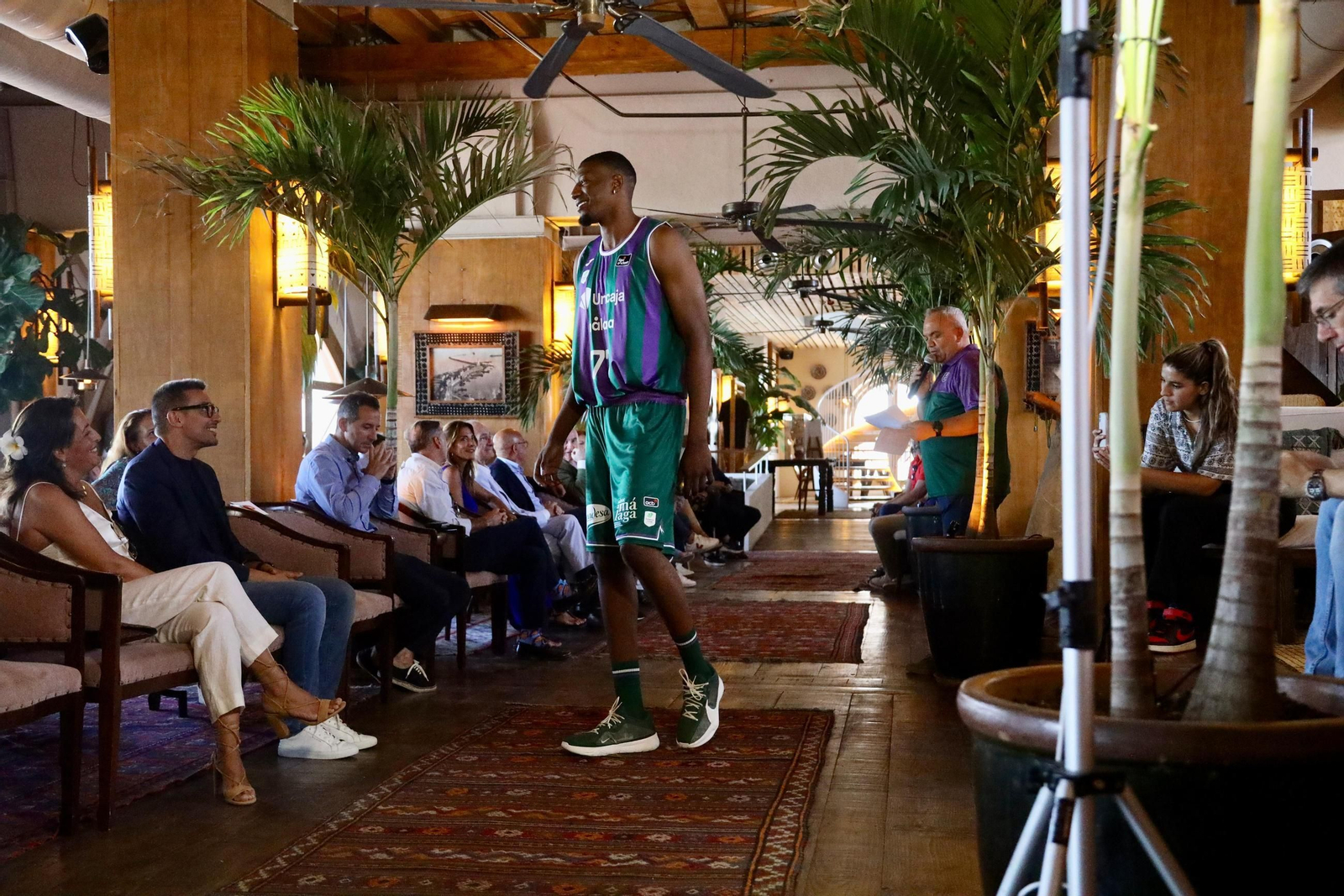La presentación de las nuevas equipaciones del Unicaja, en fotos