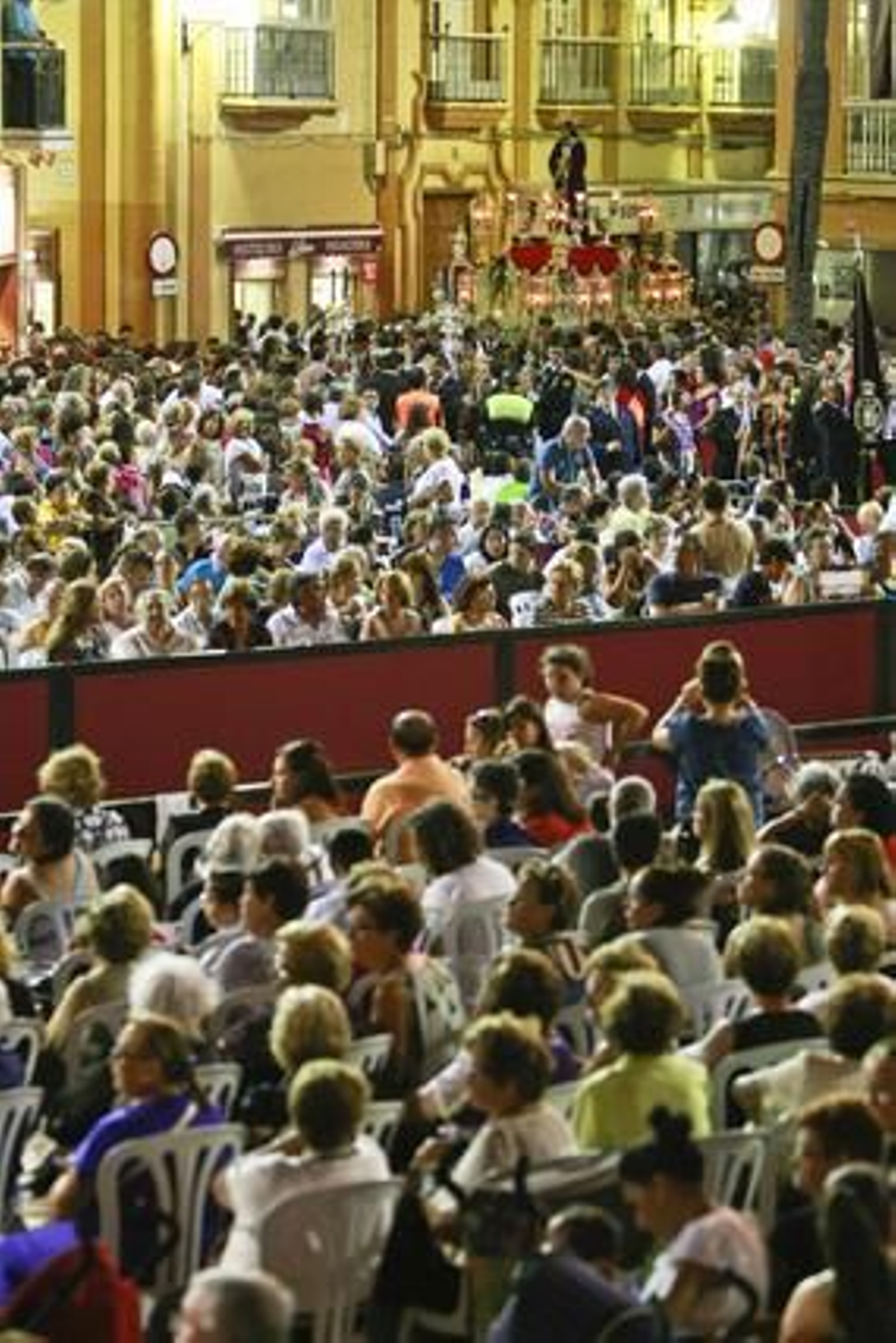 Miles de personas abarrotan las calles de la capital para disfrutar de la  magna de pasos con motivo de la JMJ. Participaron 15 cofradías de la diócesis./Fotos:Julio González

Foto: Julio Gonzalez