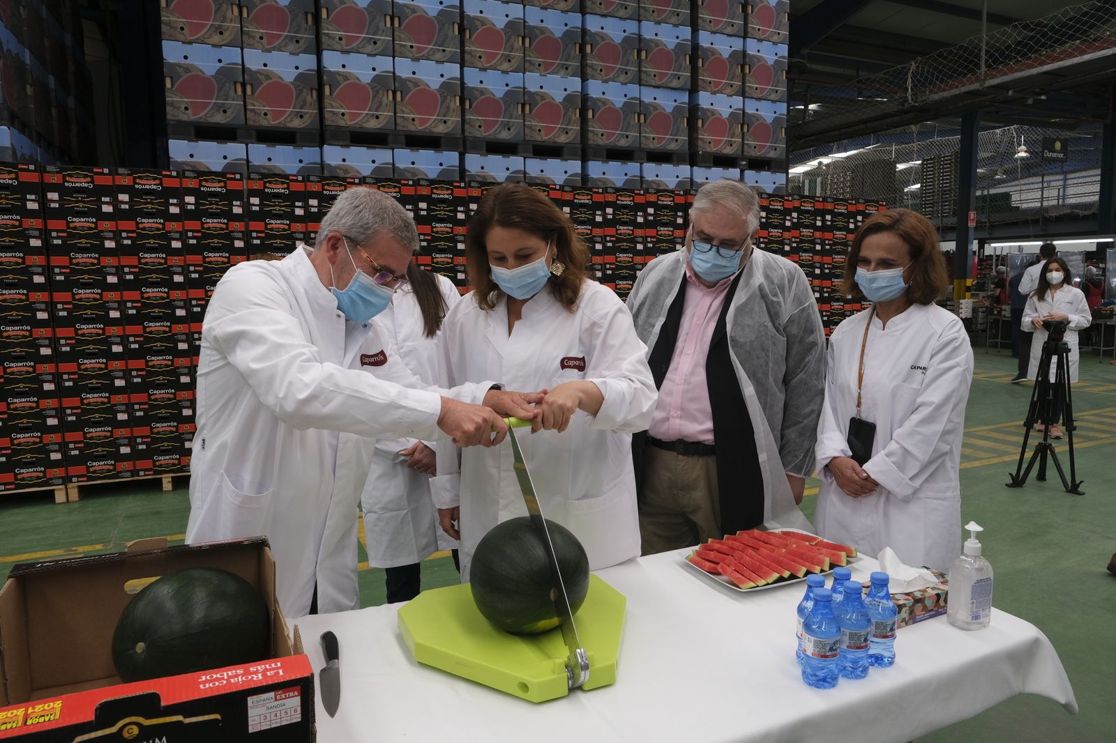 Fotogalería visita de Carmen Crespo a Grupo Caparrós. Almería