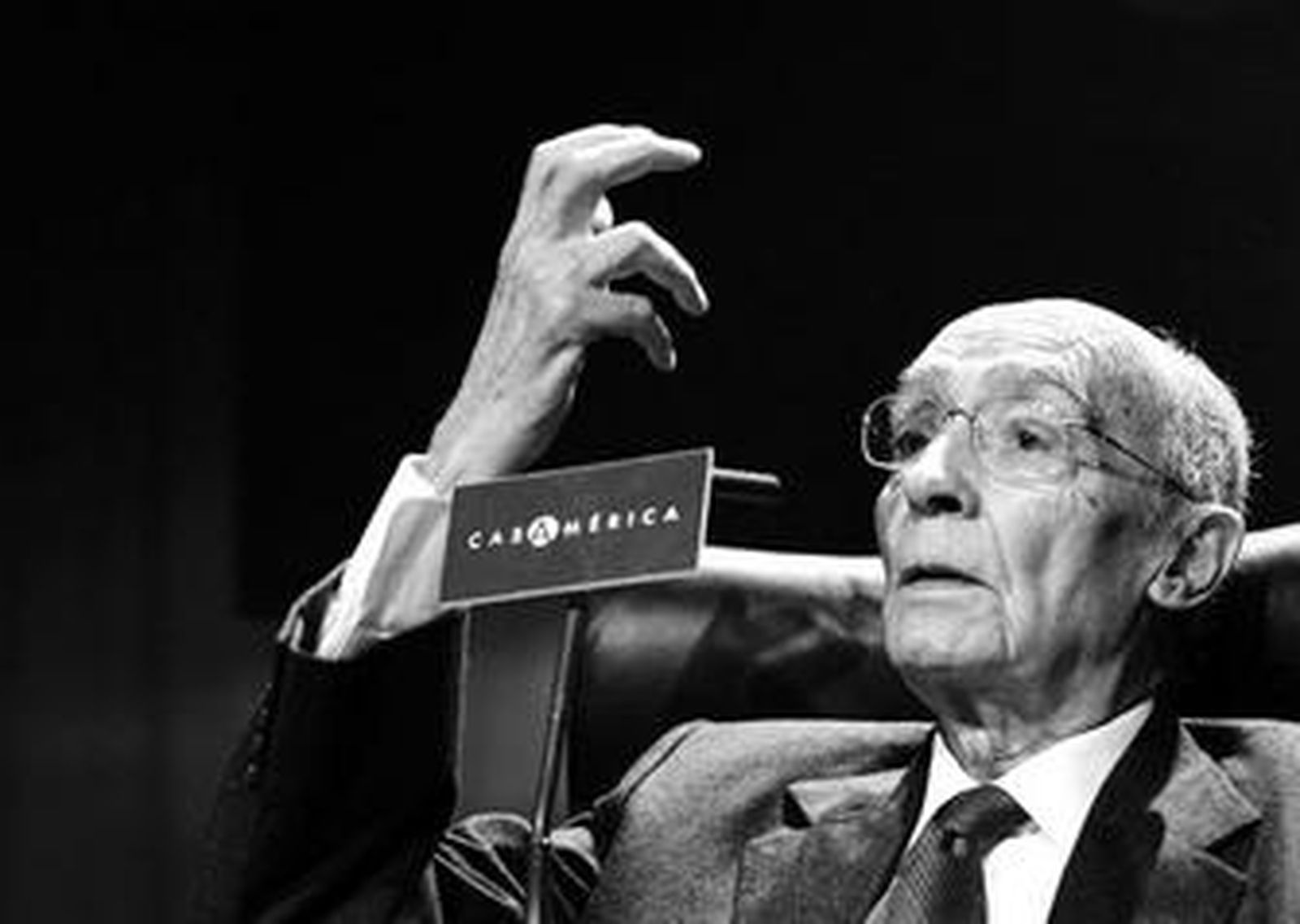 José Saramago, ayer en la Casa de América, en Madrid.