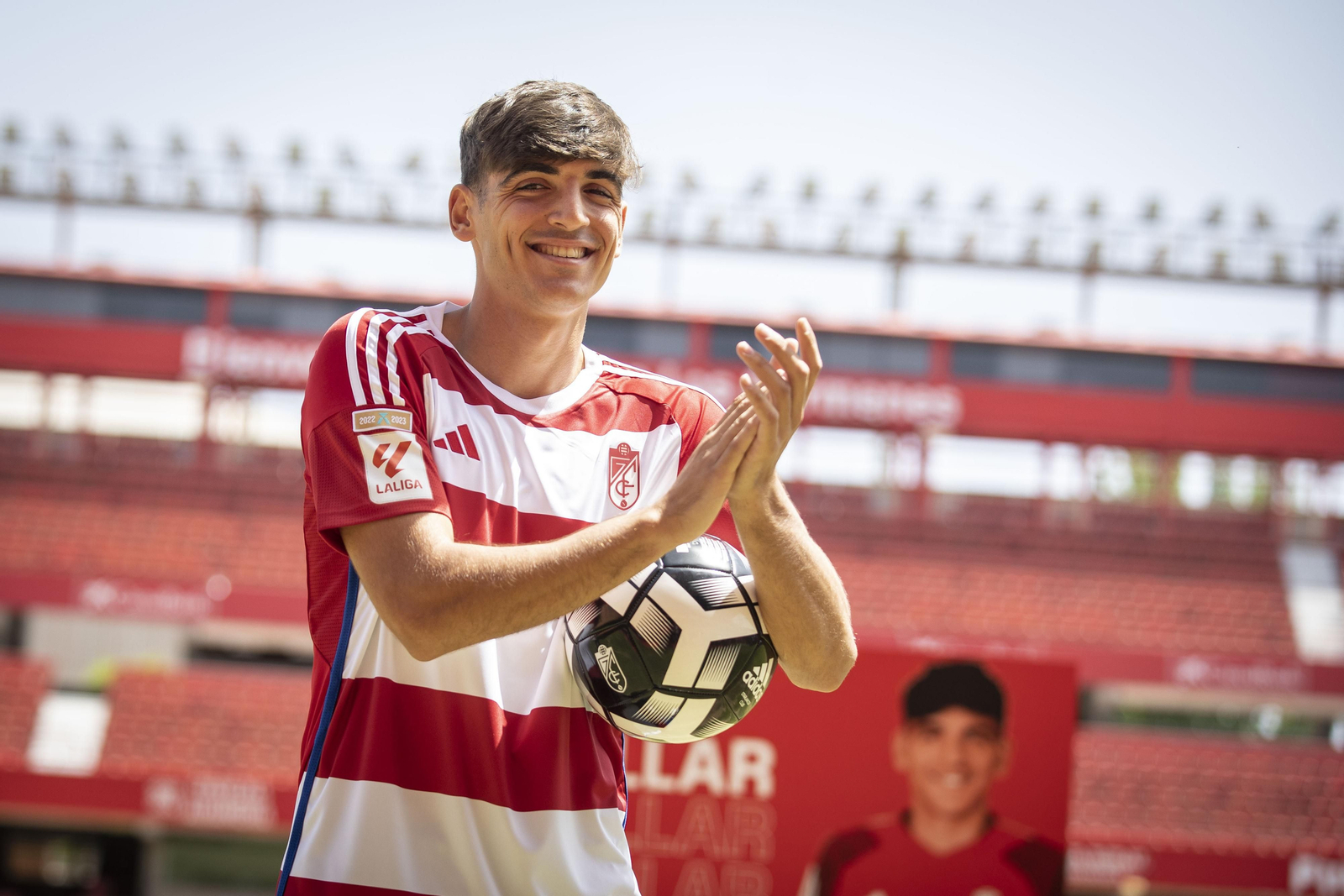 Las mejores imágenes de la presentación de Gonzalo Villar con el Granada CF