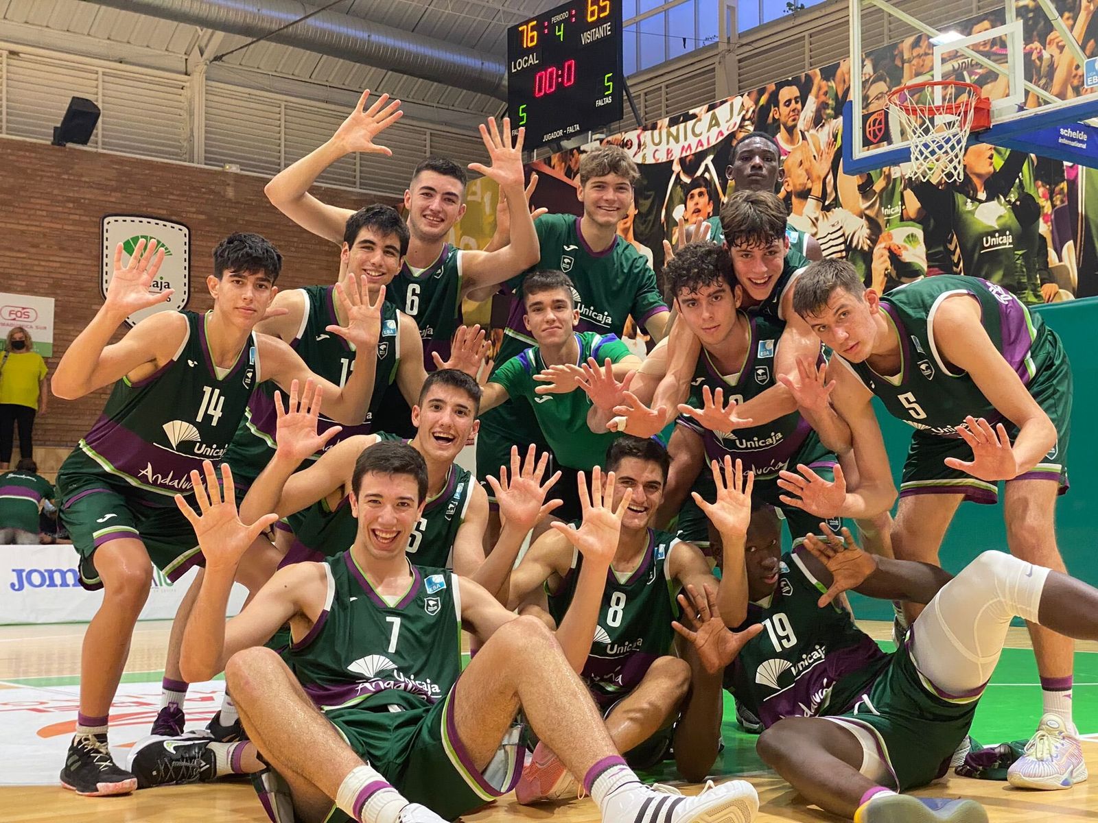 El Unicaja celebra el triunfo.