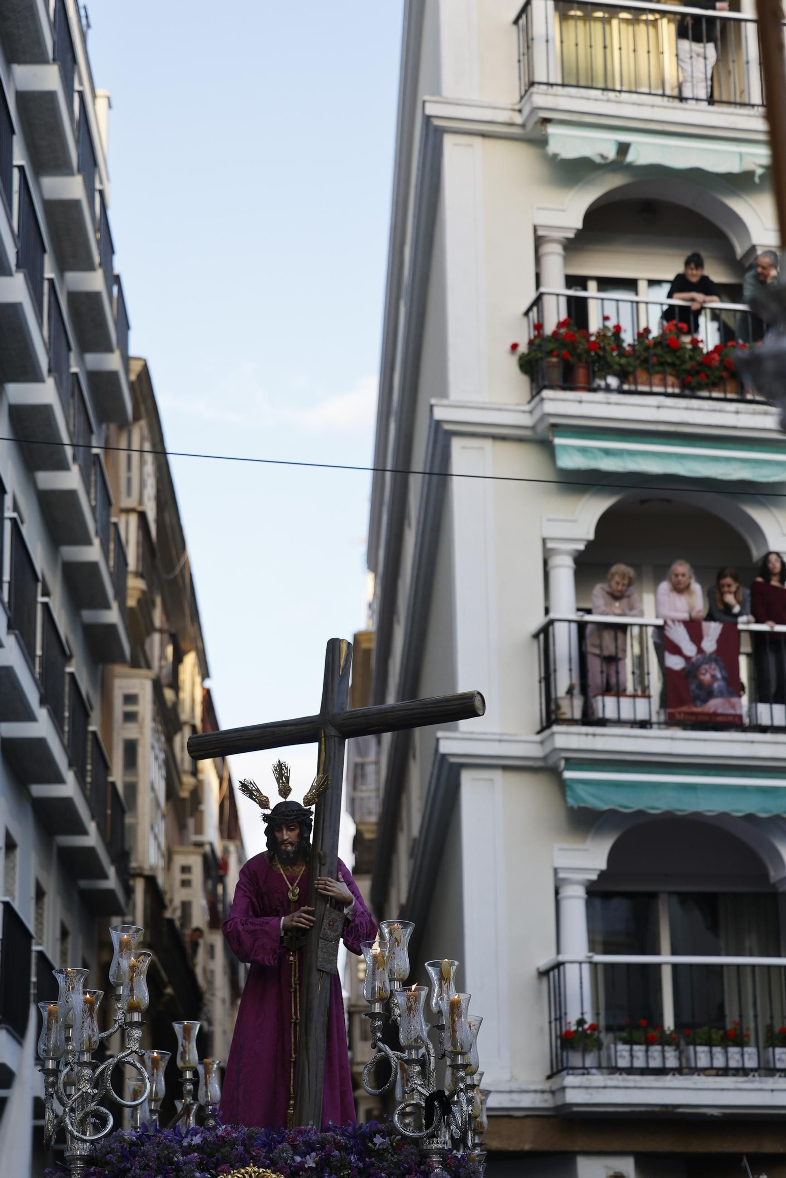 Imágenes de la salida del Nazareno de la Obediencia en la Semana Santa de Cádiz 2025