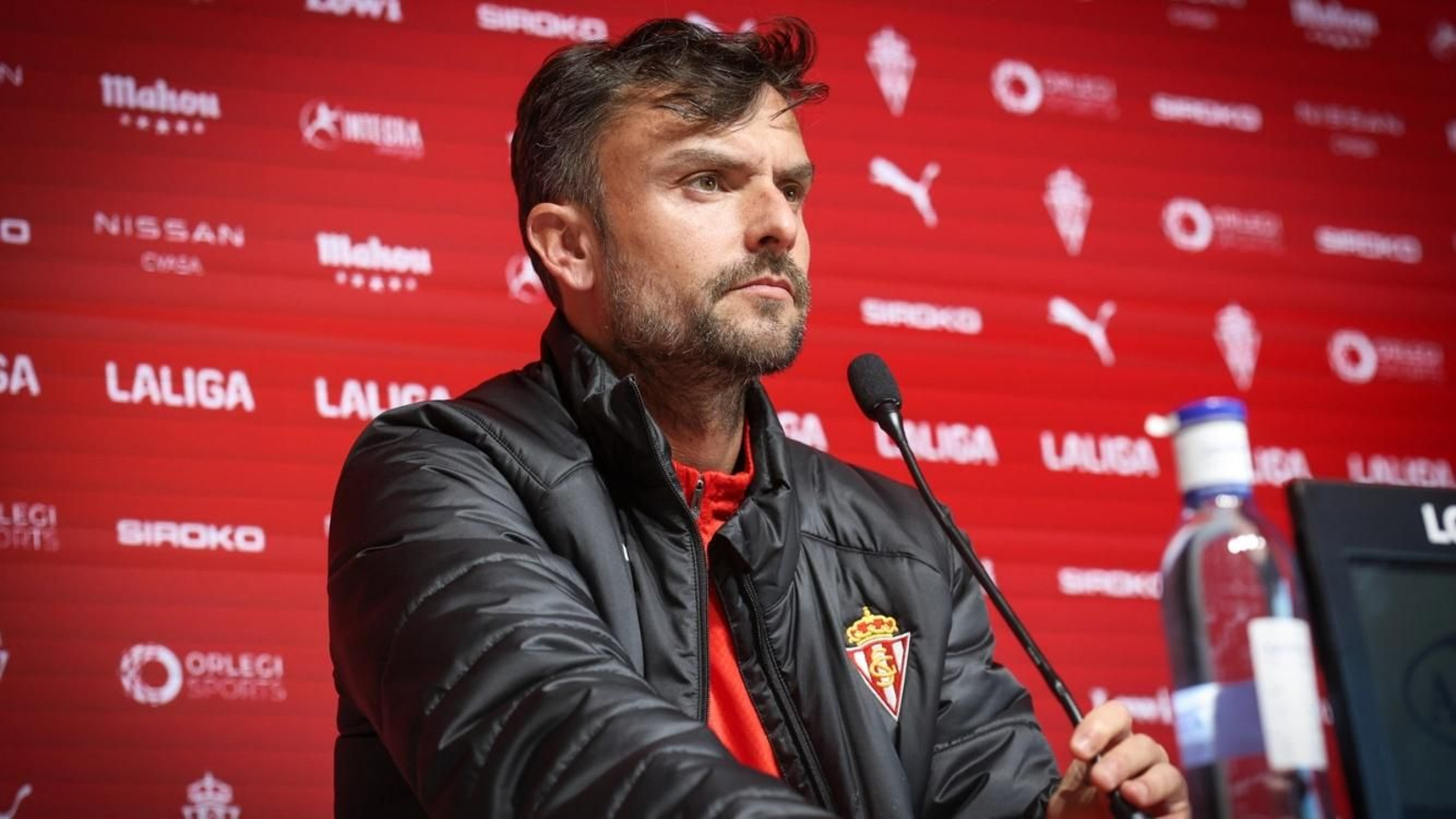 Rubén Albés, en la rueda de prensa previa al duelo contra los almerienses.