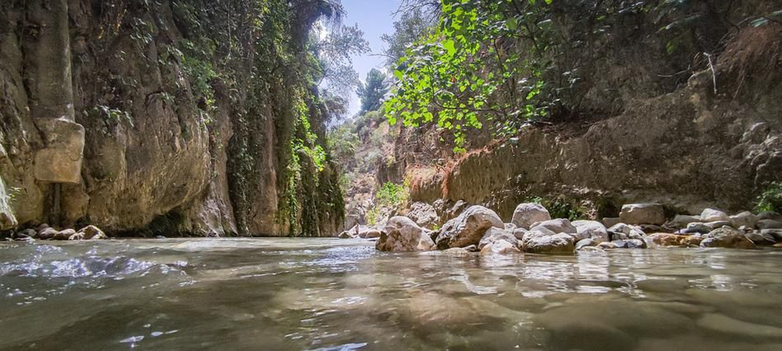 Ruta senderista y por el agua en Los Cañones de Río Frío de Jaén