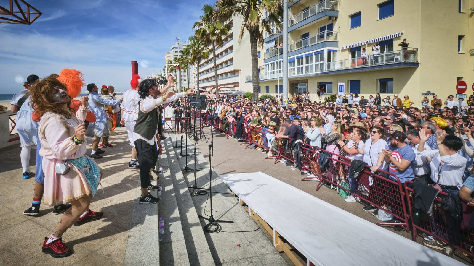Batalla de Coplas en el Paseo Marítimo de Cádiz