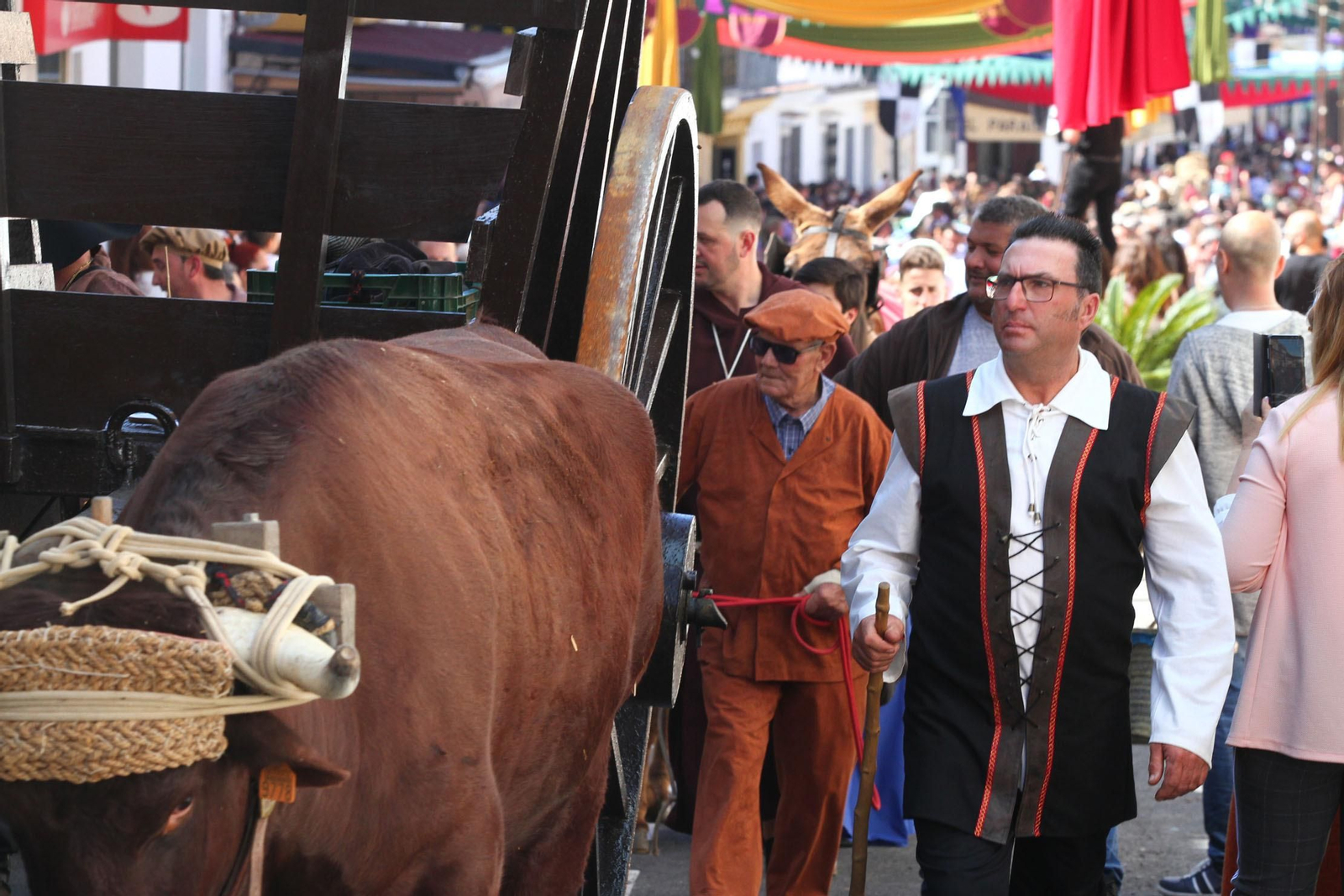 Imágenes del desfile de la XIX Feria Medieval del Descubrimiento, en Palos de la Frontera