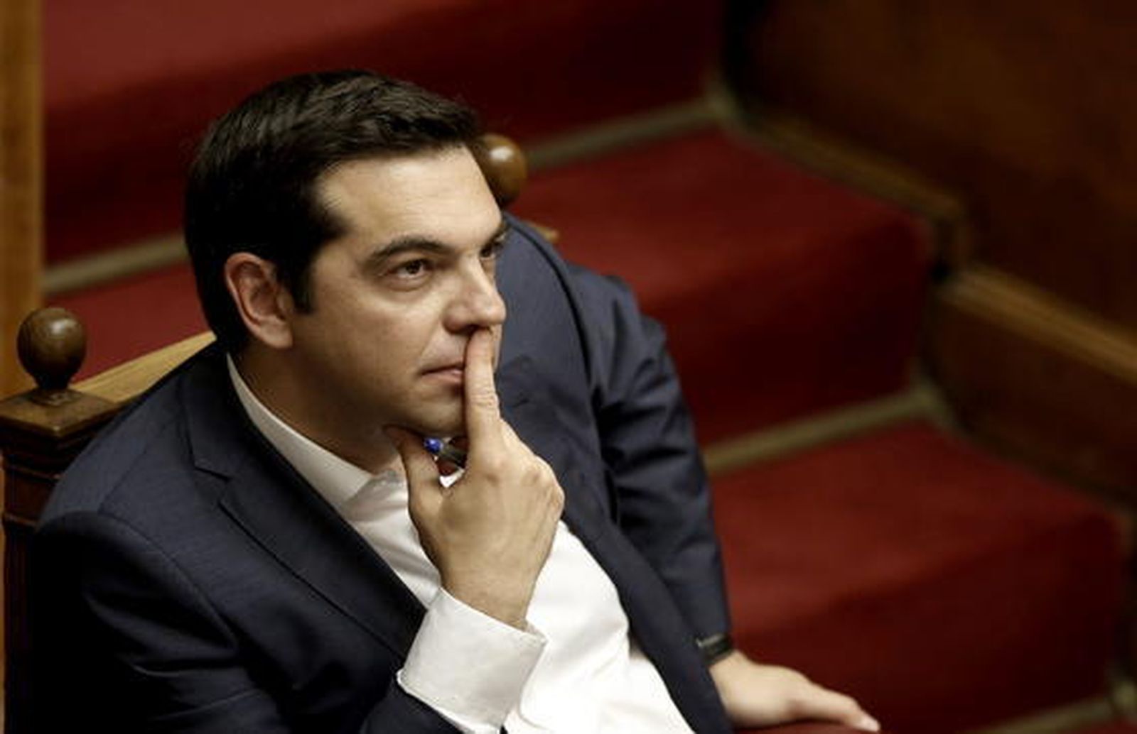Tsipras dice que optó por el rescate para evitar el "suicidio colectivo" griego