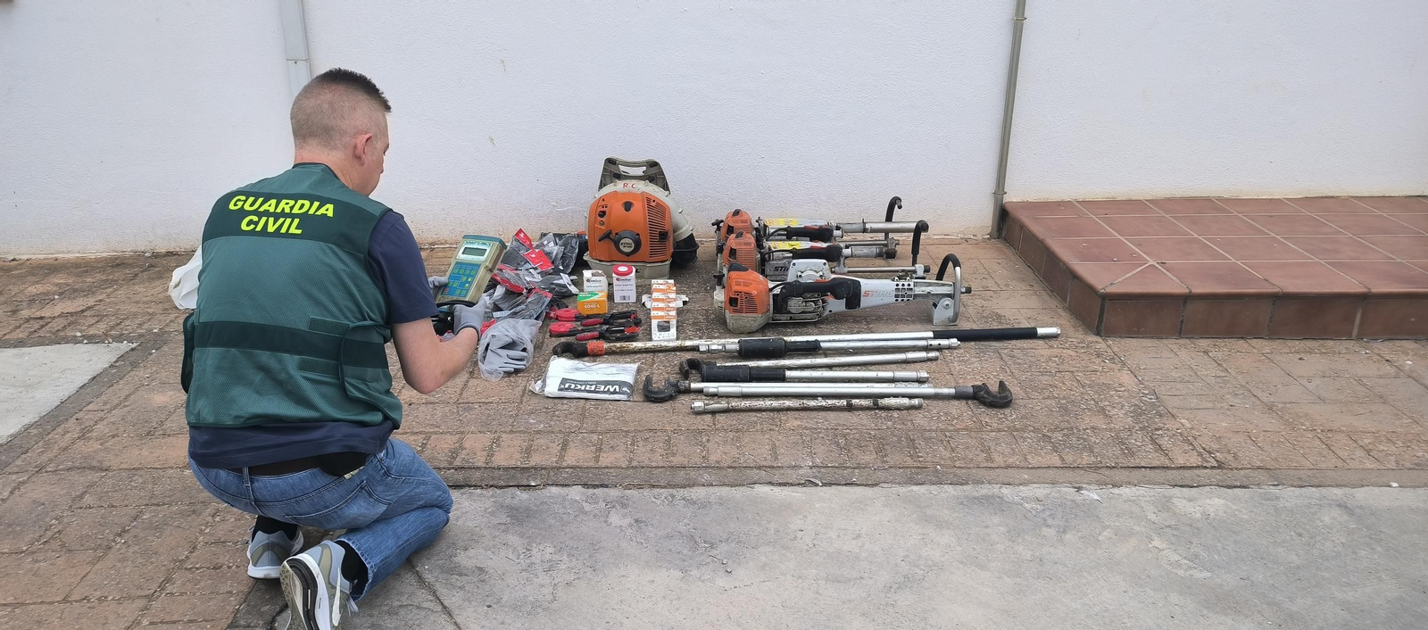 Objetos intervenidos que habían sido sustraído de las explotaciones agrícolas de Bujalance.