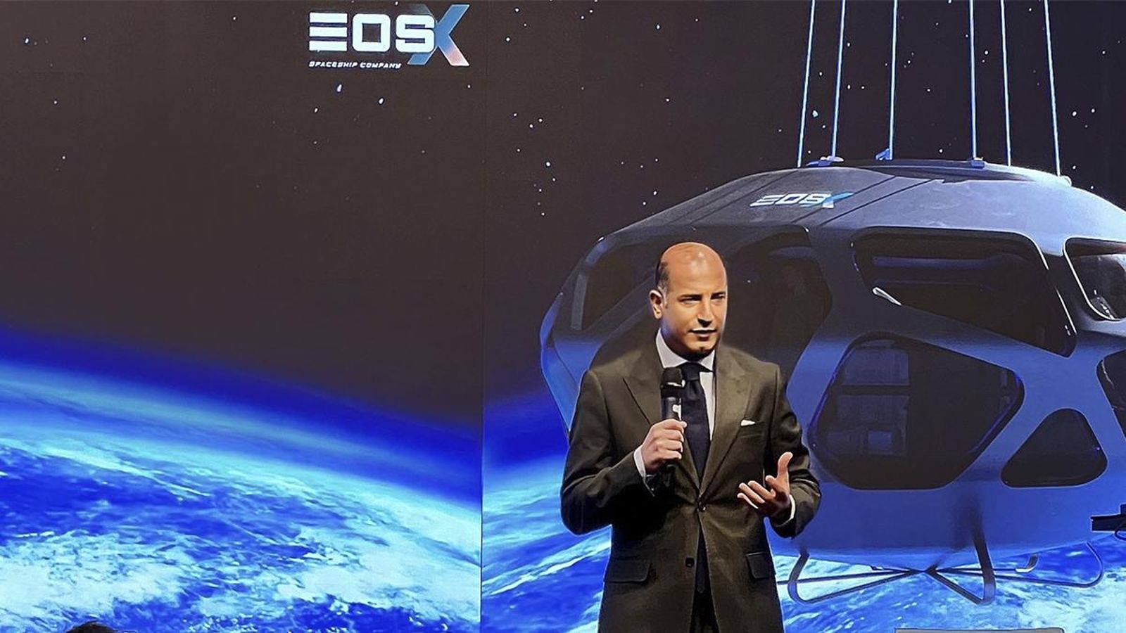 Kemel KharbachI en la rueda de prensa