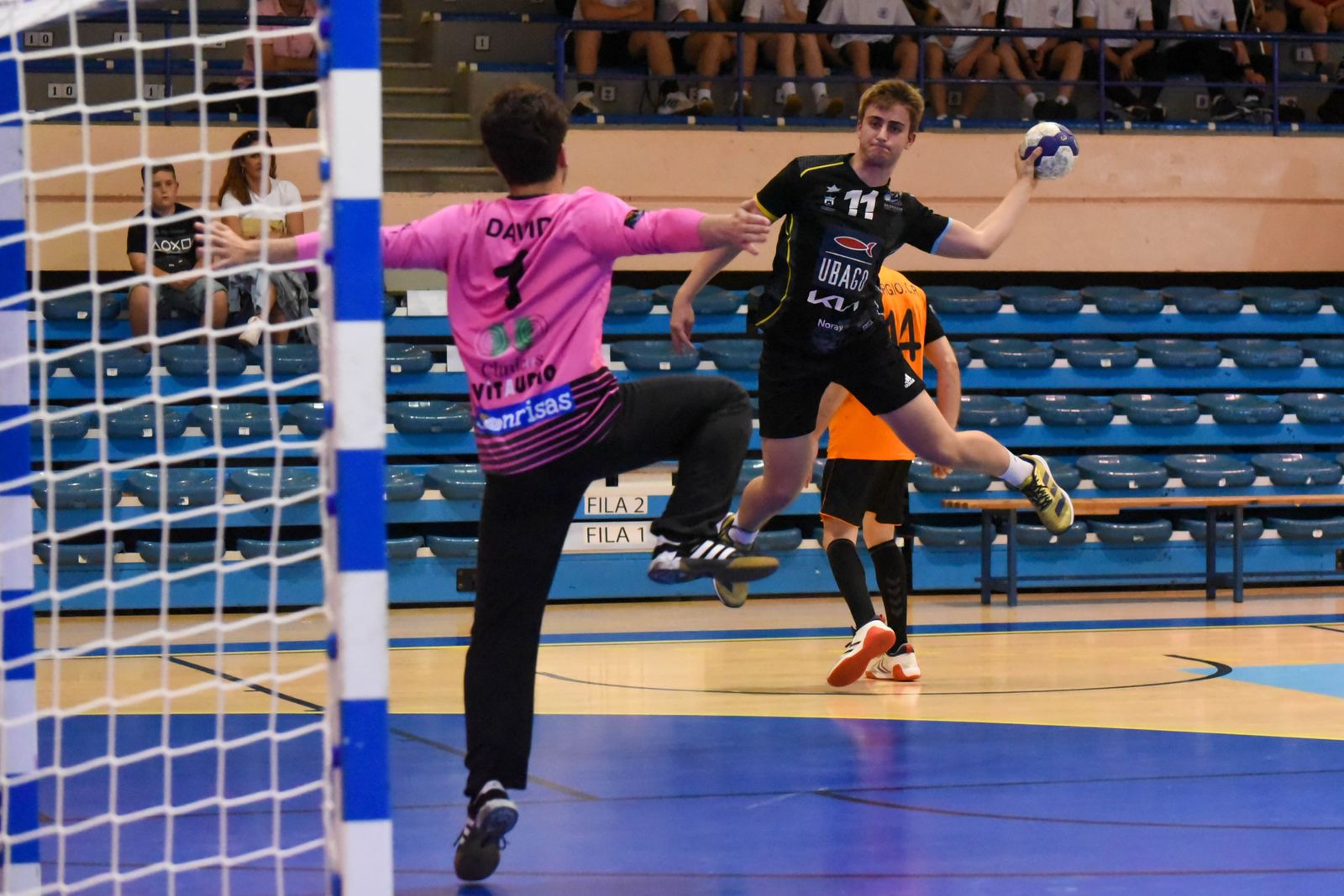 Darío González se dispone a realizar un lanzamiento