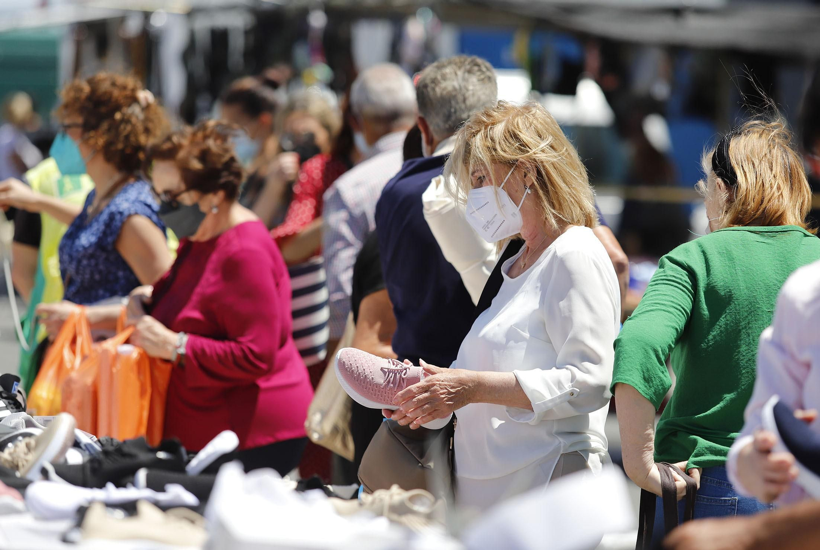 Imágenes del Mercadillo de Huelva en su nueva ubicación