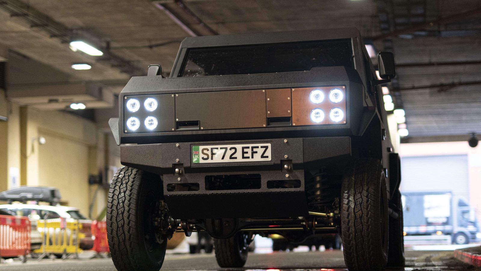 La velocidad máxima del Mk1 es de 130 km/h y la versión más potente puede acelerar de 0 a 100 km/h en 4,9 s. No obstante, su enfoque es de ser eficaz fuera del asfalto: ofrece su par máximo, 700 Nm, hasta 80 km/h.