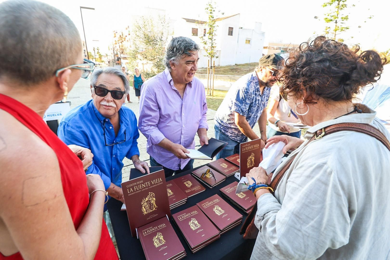 Imágenes de la presentación del libro 'Cuentos desde la Fuente Vieja', de Juan Manuel Siesdedos, Juan Villa y Bernardo Romero