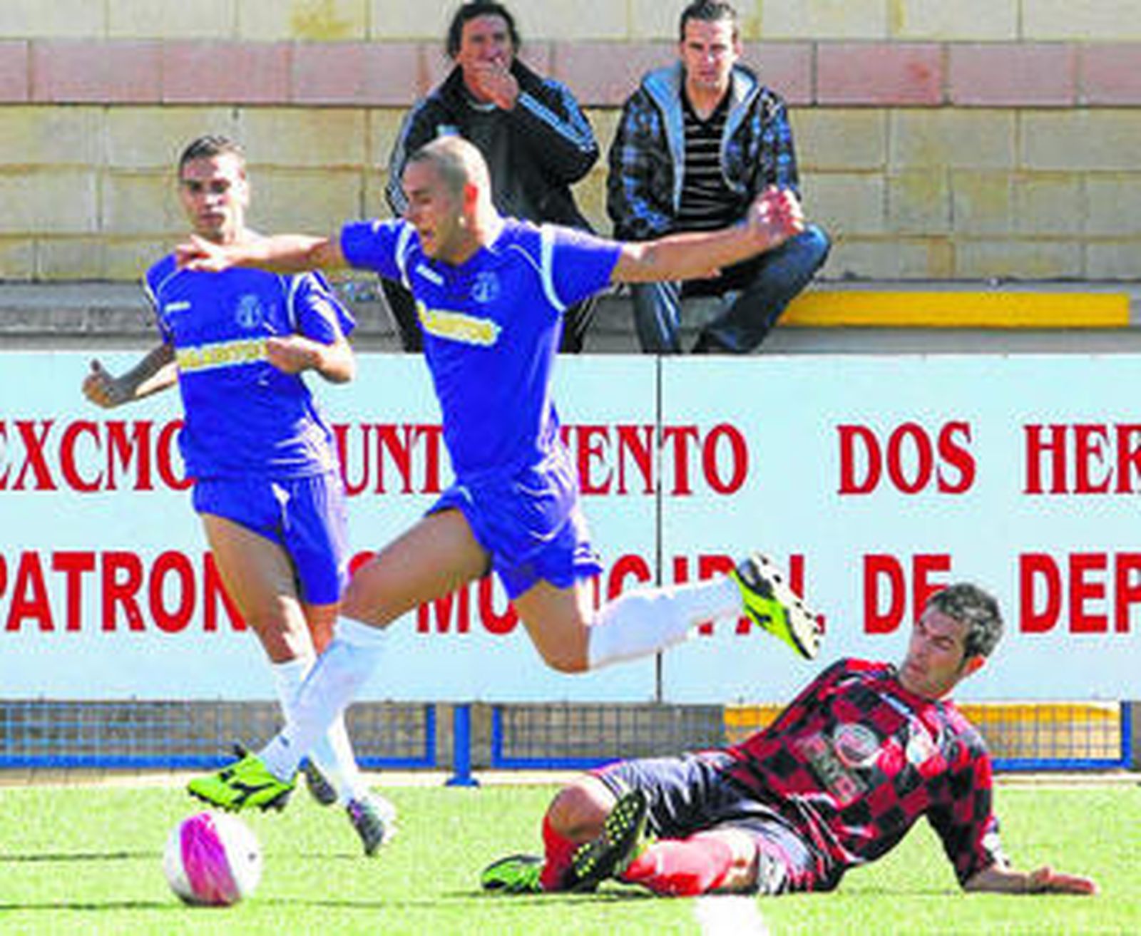 El Dos Hermanas se hunde más ante un buen Paradas