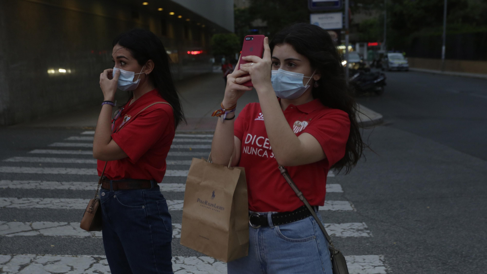 Mucha  presencia policial en el entorno del Sanchez Pizjuán  durante el derbi