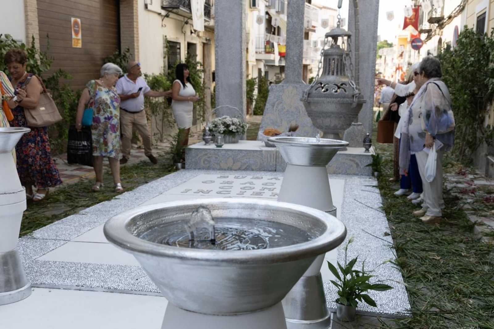 Los vecinos de Villardompardo exponen las obras de su Corpus un año más, en imágenes
