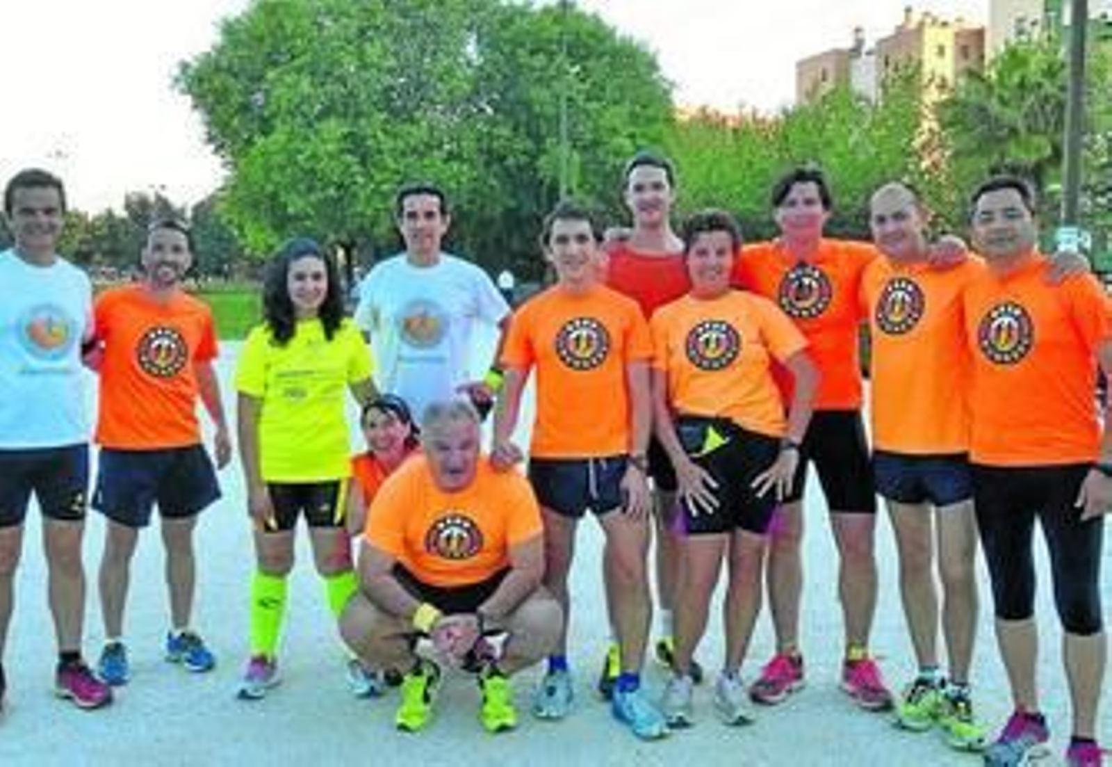 Miembros del grupo de Beer Runners de Sevilla en el Parque de Miraflores