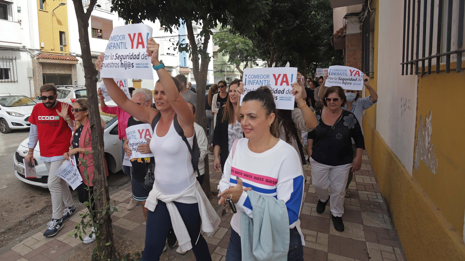 Fotos de las protestas de padres y alumnos del CEIP Isabel la Católica en La Línea