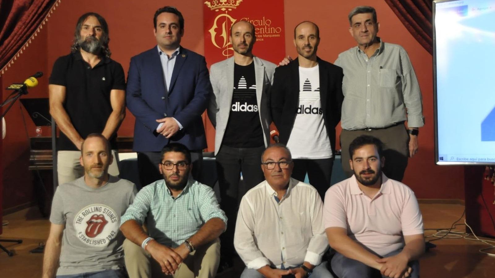 Los responsables del club, durante la presentación.