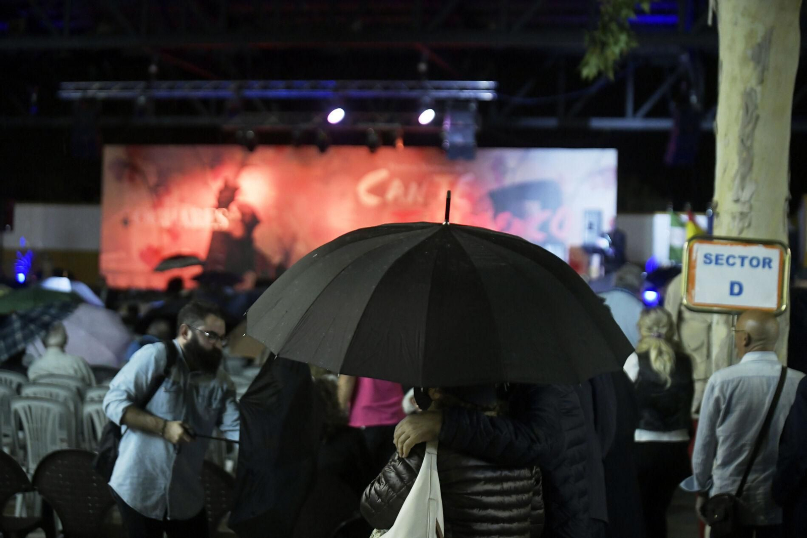 La lluvia irrumpe en el Festival Nacional de Cante Flamenco de Ogíjares