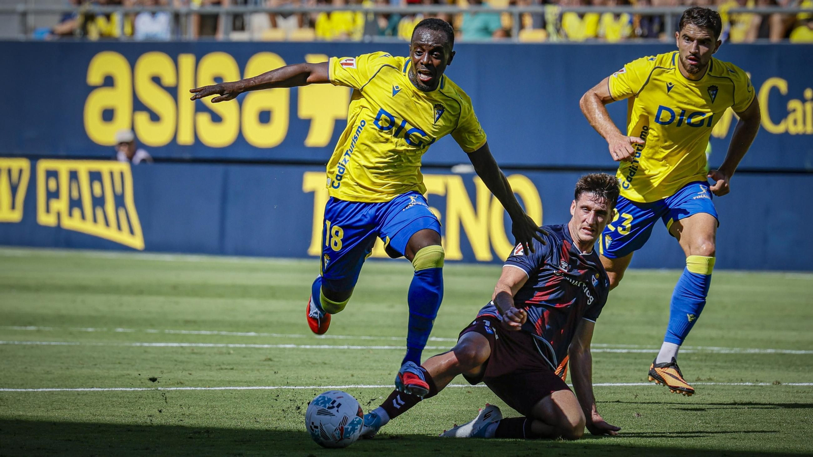 Búscate entre las fotos del partido Cádiz CF - SD Eibar