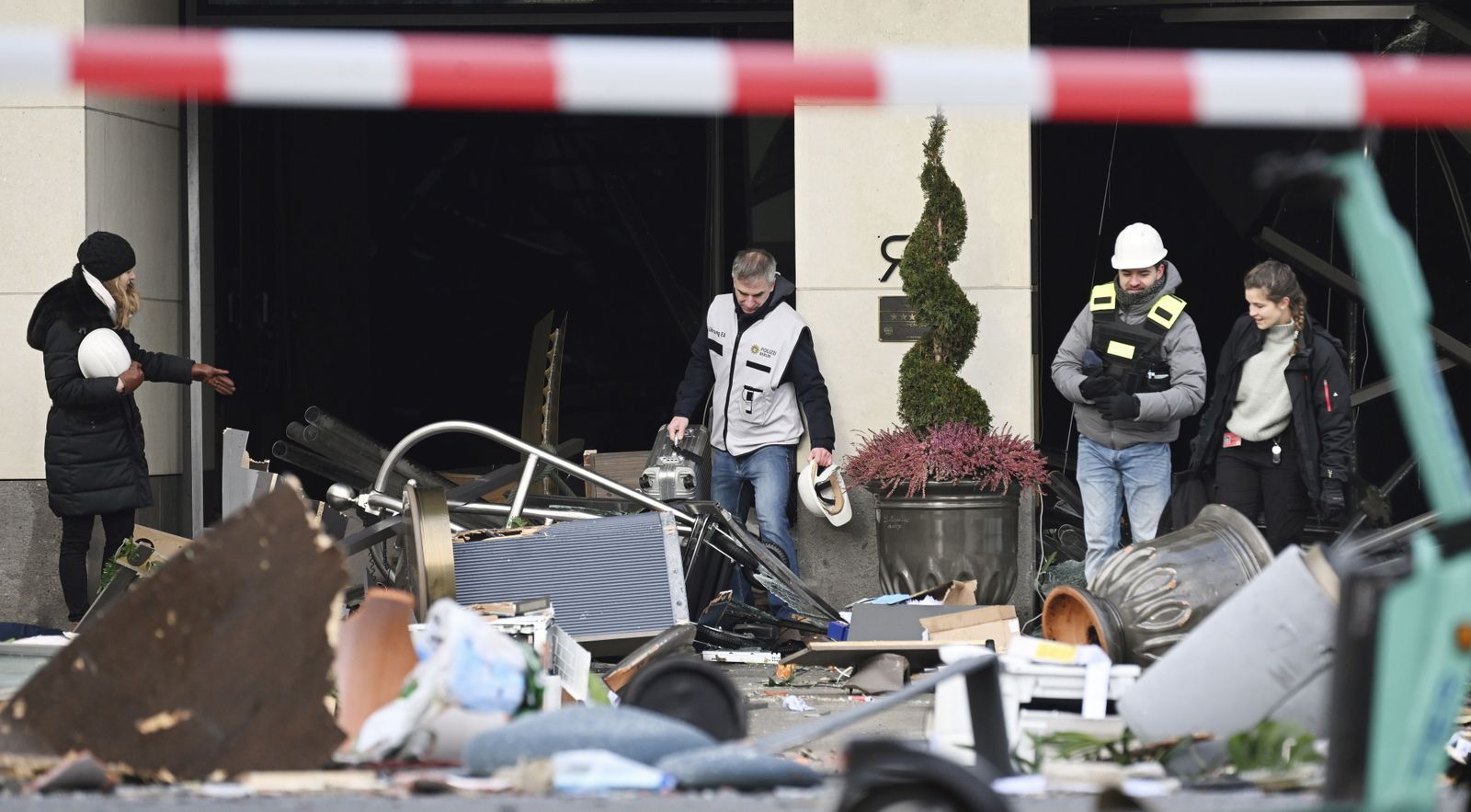 Las fotos del reventón del Aquadom en Berlín