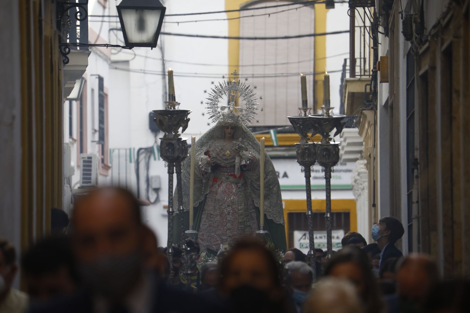 El rosario matinal de la Virgen de la Paz, en fotografías