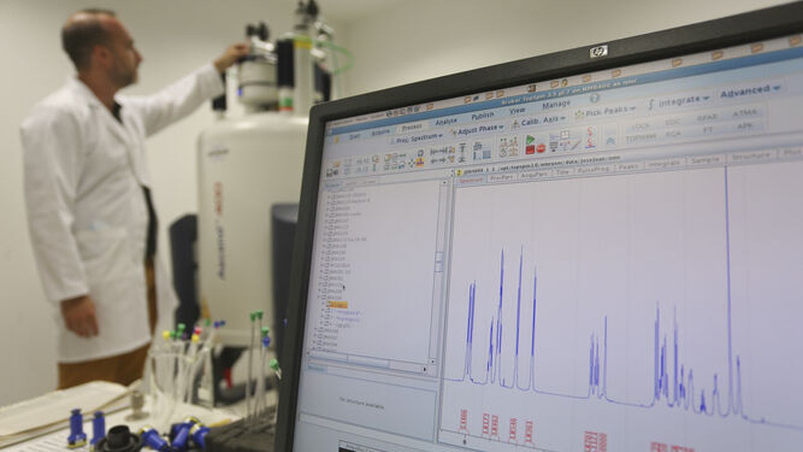 Investigador en el laboratorio de la UMA.