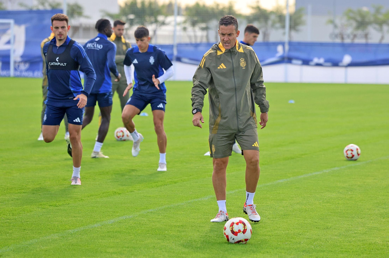 Imágenes del entrenamiento del Recre en la Ciudad Deportiva Francisco Mendoza