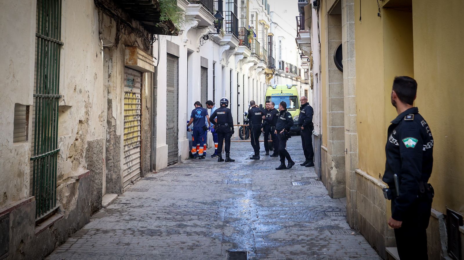 Herida una mujer al caerle una antena de una obra sin licencia en Jerez