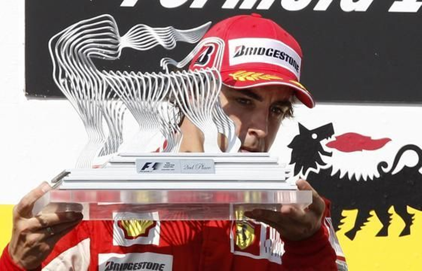 Fernando Alonso acaba segundo por detrás de Webber en el Gran Premio de Hungría. / Reuters