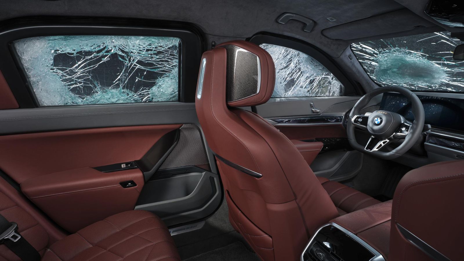 La resistencia a los proyectiles de los cristales es una de las claves para que estos vehículos ofrezcan tan alta seguridad.