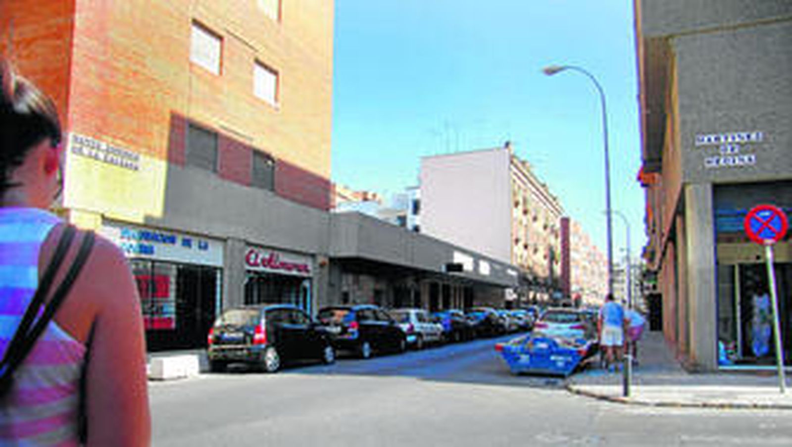 Imagen de la calle Santo Domingo de la Calzada, en plena zona comercial de Nervión, afectada desde hace tiempo por la prostitución.