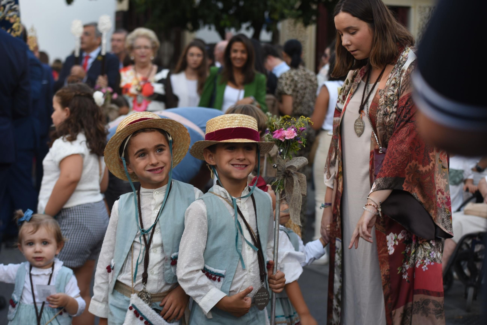 Las mejores imágenes de la procesión de la Divina Pastora de Capuchinos por las calles de Córdoba