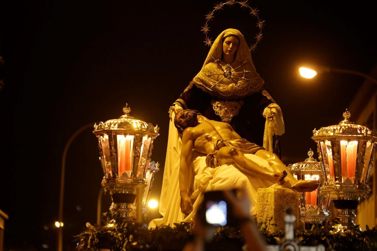 La procesión del Traslado al Sepulcro de Córdoba en este Sábado de Pasión, en imágenes