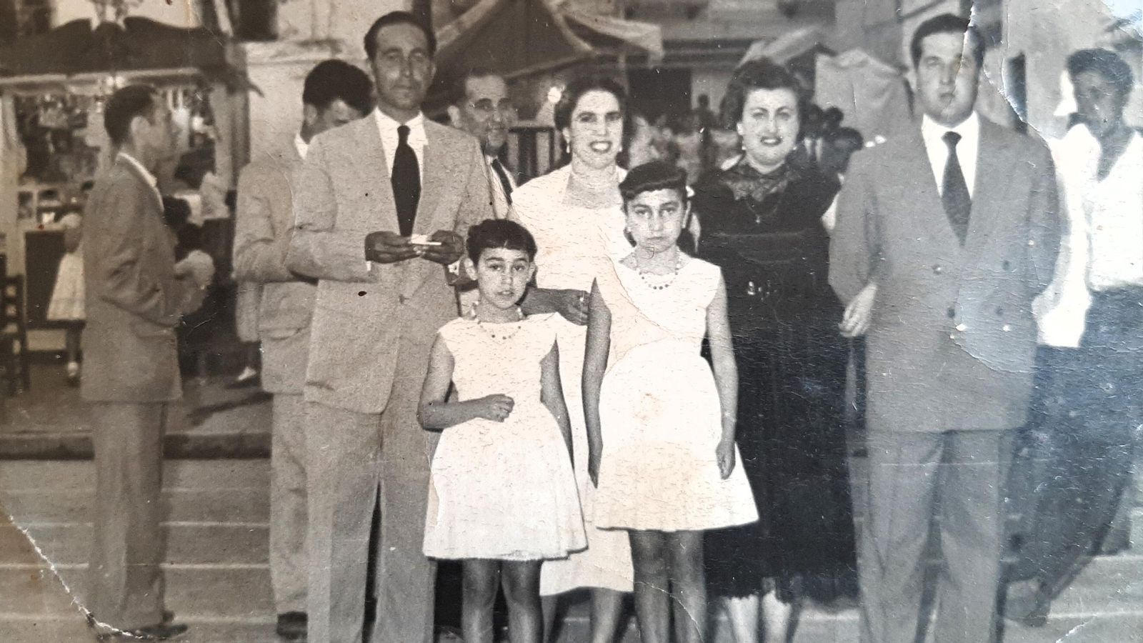 Famila de Carmen Mata en el parque de la alameda de Marbella. Famila de Carmen Mata en el parque de la alameda de Marbella.