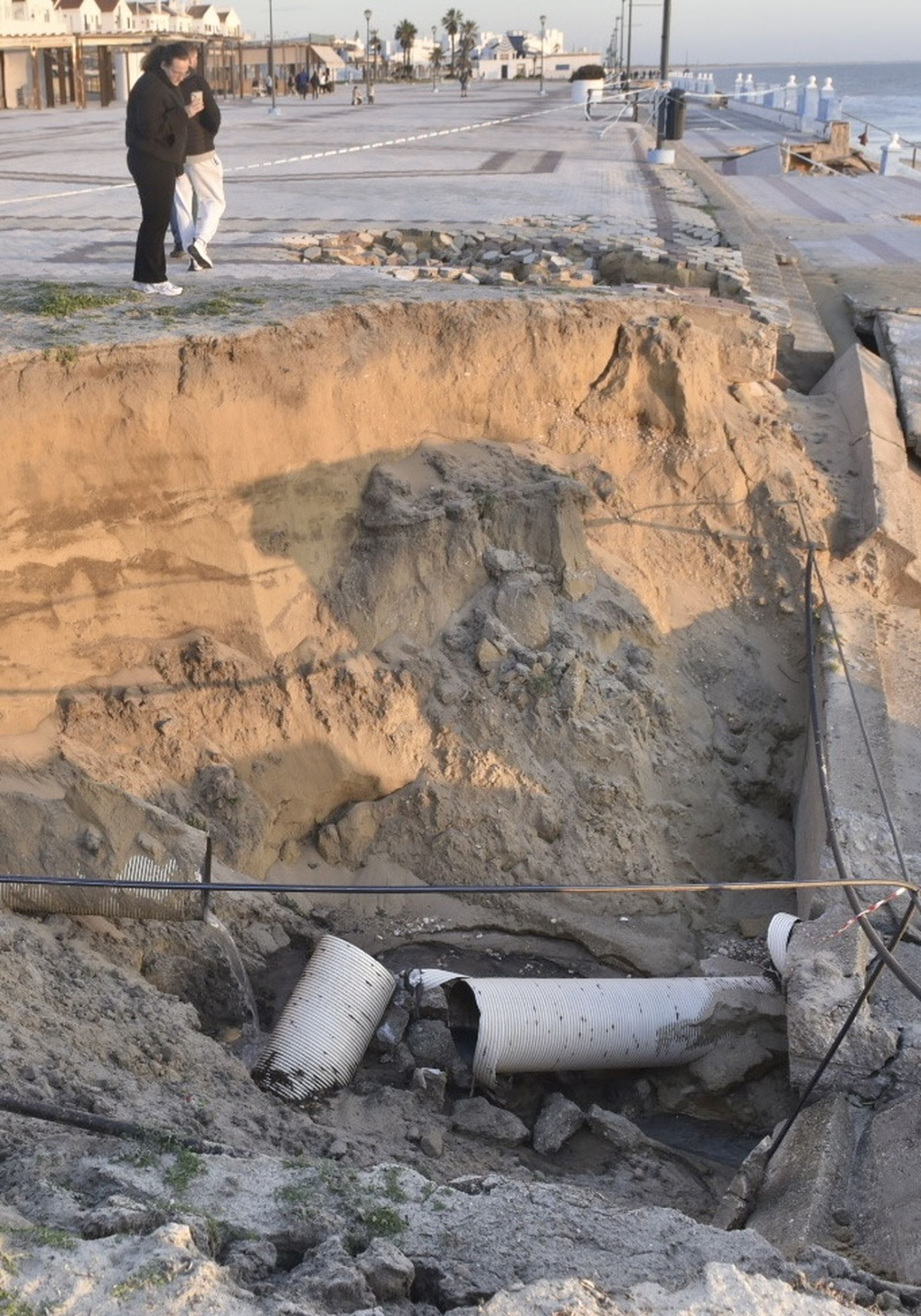 Comienza las obras de regeneración de arena en Matalascañas