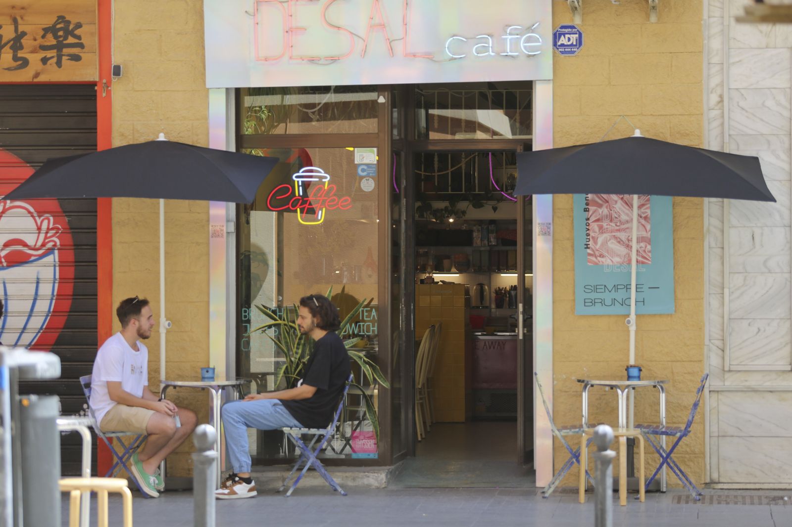 Fotos de los bares de Málaga, todavía a medio gas, en la recta final de la fase 3